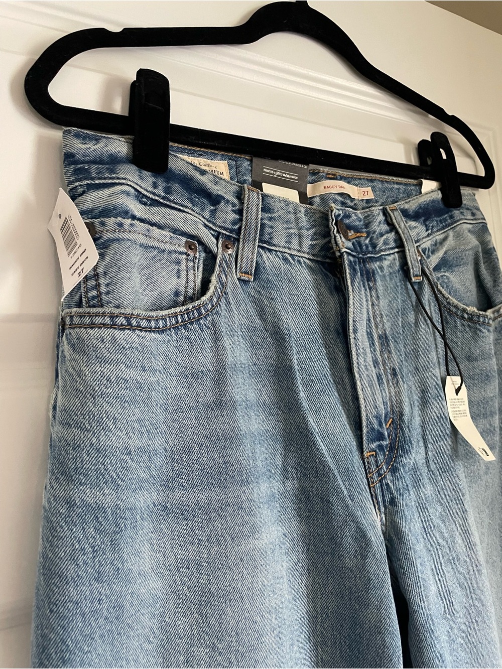 Levi’s Baggy Dad Jean, Straight Leg, Mid Rise, 27x32 - Picture 2 of 8